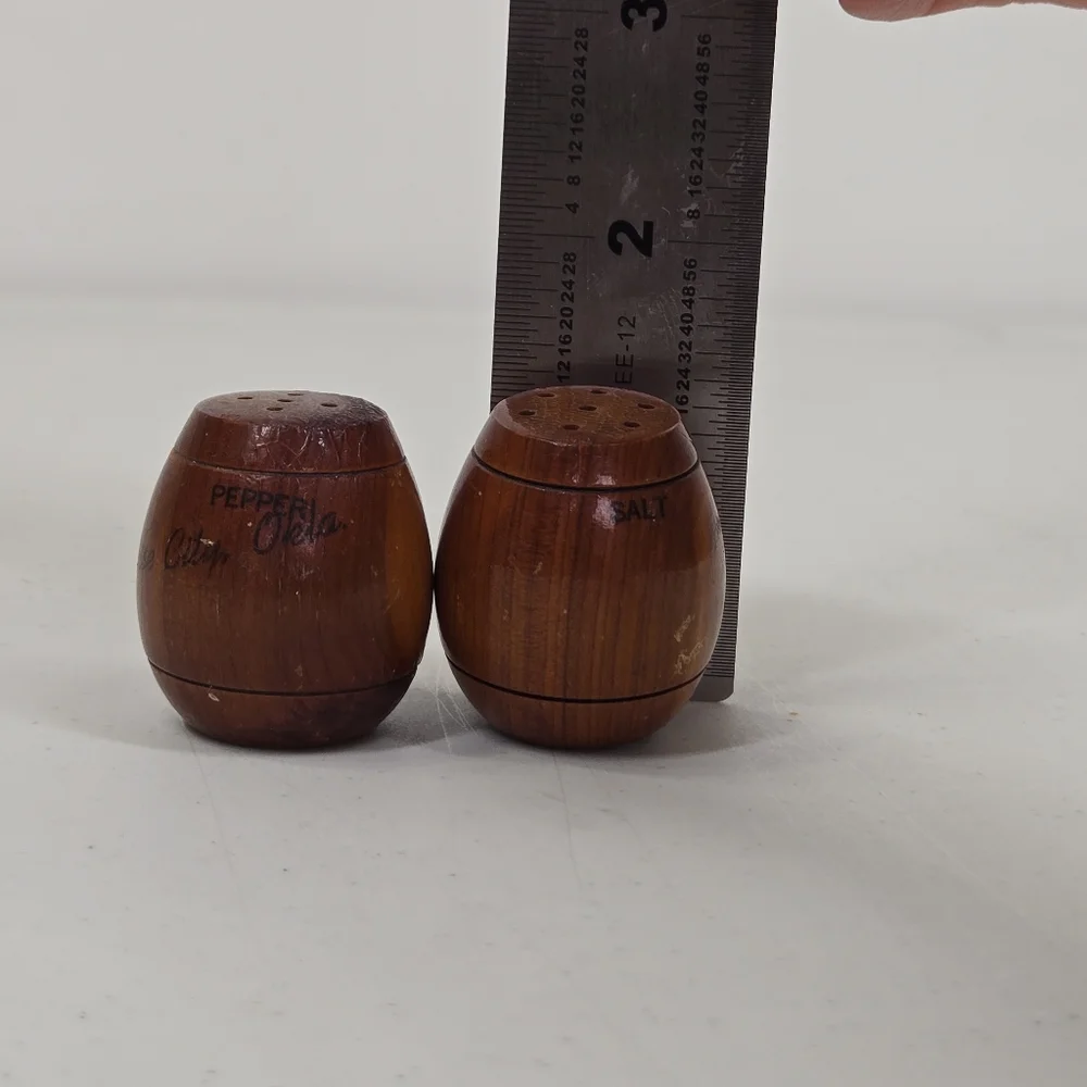 VTG Wooden‎ Salt and pepper Shakers Barrel Shaped Souvenirs Poise Oklahoma Trink